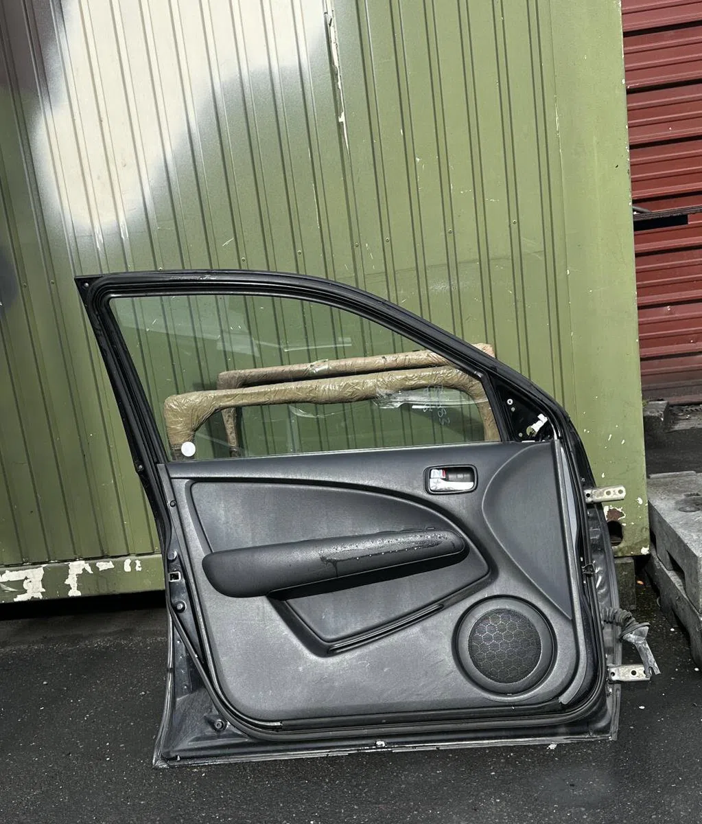 Porte avant gauche Mitsubishi OUTLANDER I (CU_W) 2.0 4wd (cu2w) (2003-2006) occasion