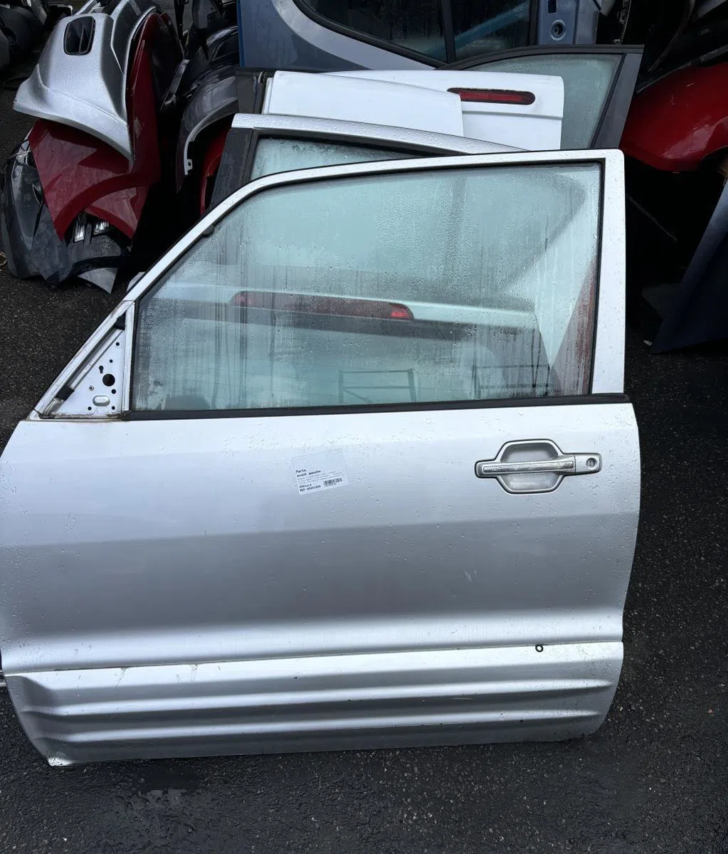 Porte avant gauche Mitsubishi PAJERO III (V7_W, V6_W) 3.2 di-d (v68w, v78w) (2000-2006) occasion