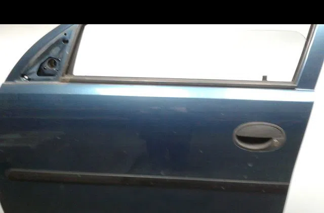 Porte avant gauche Opel CORSA C (X01) 1.2 (f08, f68) (2000-2009) occasion