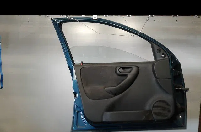 Porte avant gauche Opel CORSA C (X01) 1.2 (f08, f68) (2000-2009) occasion