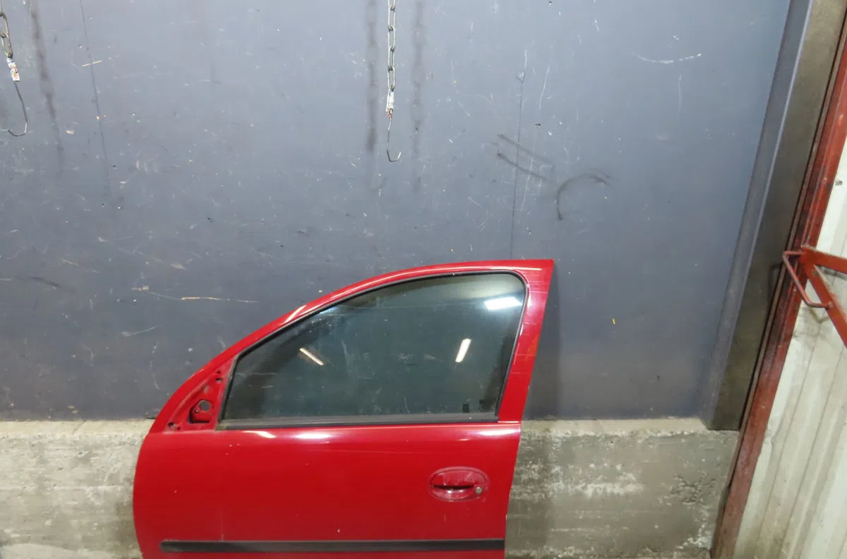 Porte avant gauche Opel CORSA C (X01) 1.2 twinport (f08, f68) (2004-2009) occasion