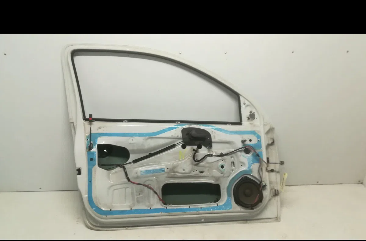 Porte avant gauche OPEL CORSA III 2001 occasion