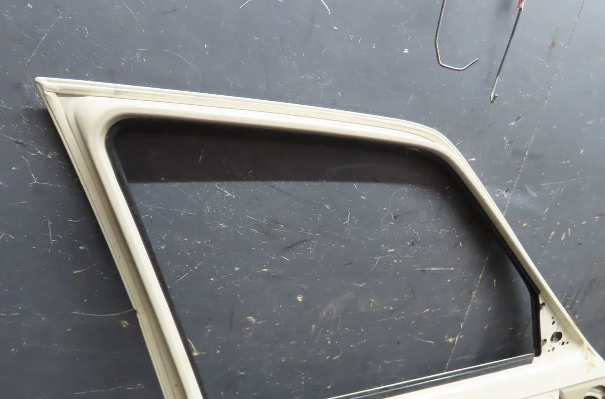 Porte avant gauche Peugeot 205 I (741A-C) 1.4 (1983-1987) occasion