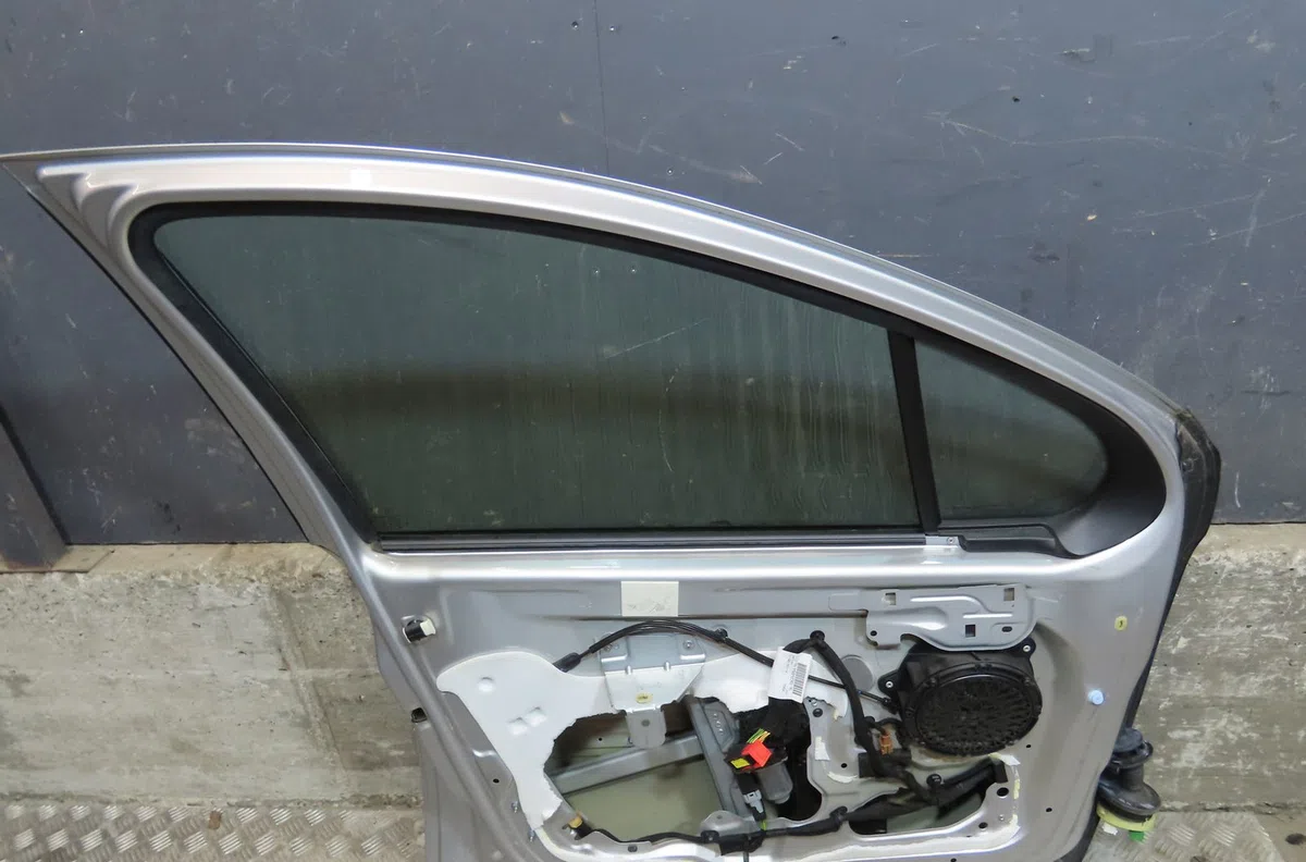 Porte avant gauche Peugeot 207-207 (WA_, WC_) 1.4 16v (2006-2013) occasion