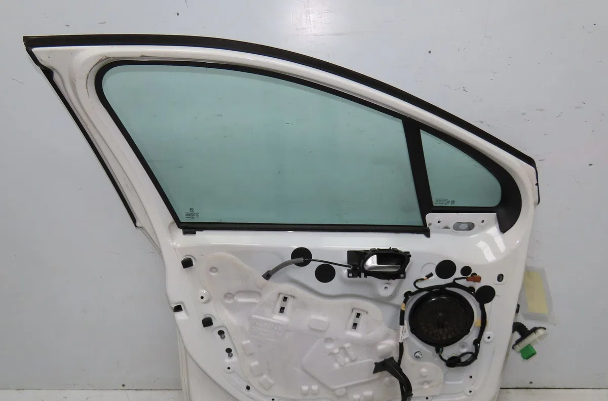 Porte avant gauche PEUGEOT 208 2014 occasion