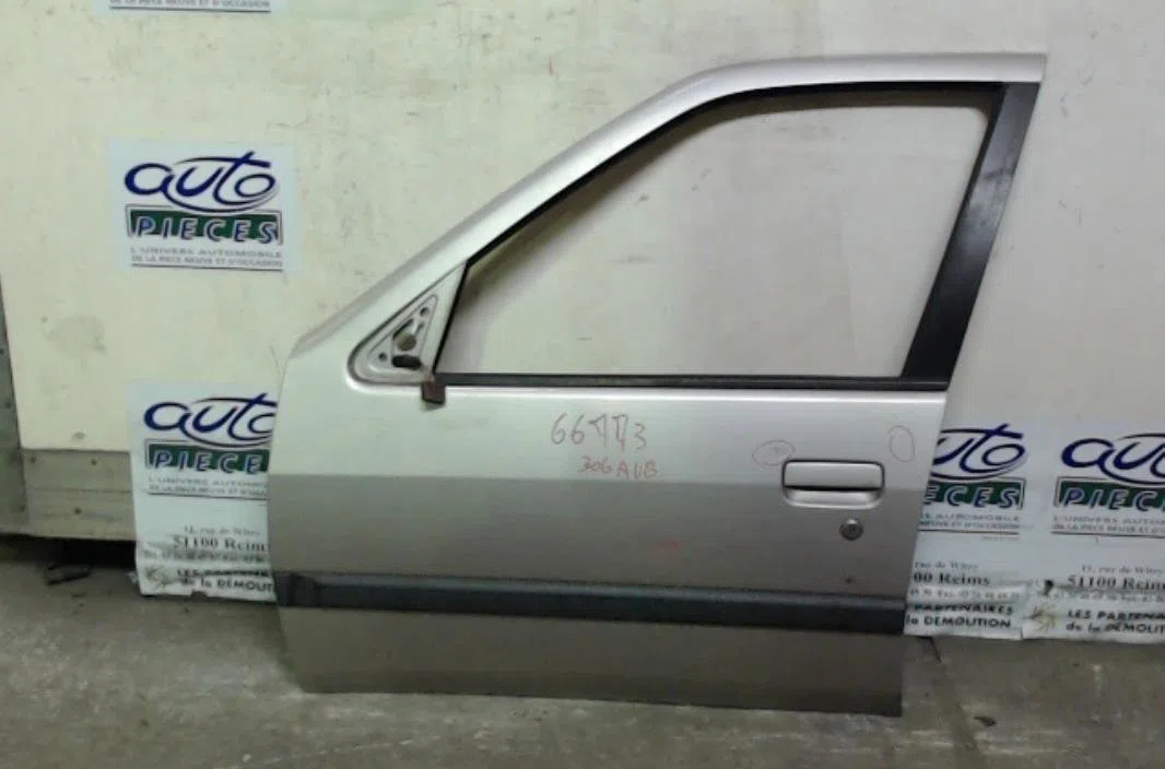 Porte avant gauche Peugeot 306 3-5 portes (7A, 7C, N3, N5) 1.8 (1993-2001) occasion