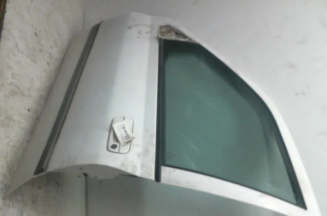 Porte avant gauche Peugeot 406 (8B) 2.0 hdi 90 (1999-2004) occasion