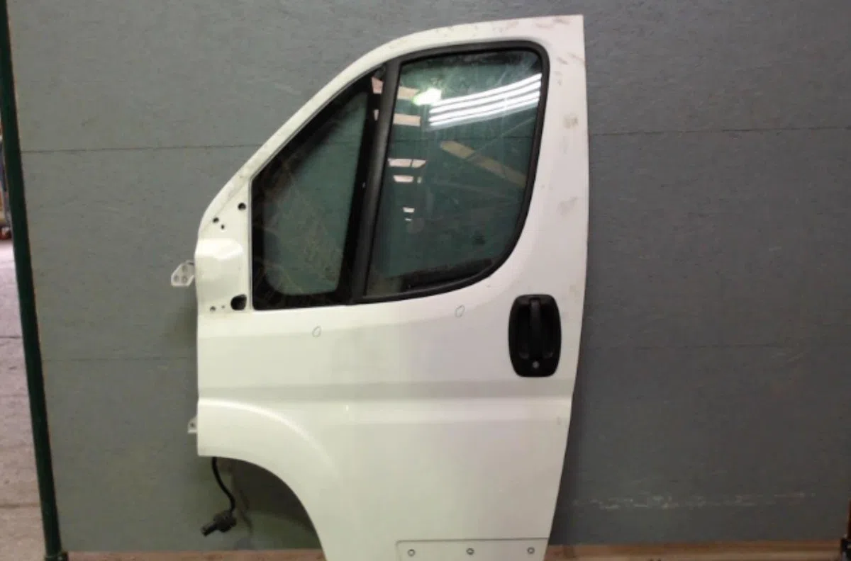 Porte avant gauche Peugeot BOXER Camionnette 2.2 hdi 120 (2006) occasion