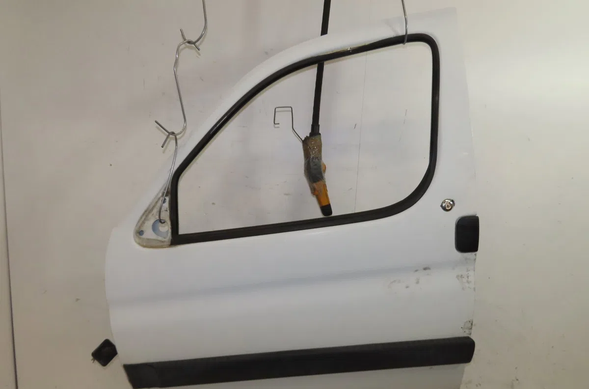 Porte avant gauche Peugeot PARTNER Camionnette-Monospace (5_, G_) 2.0 hdi (2000-2008) 3 portes occasion