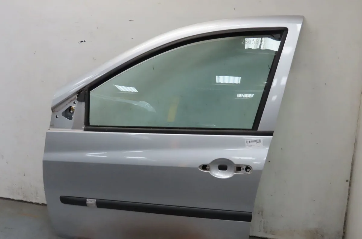 Porte avant gauche Renault CLIO III Grandtour (KR0-1_) 1.2 16v (kr02, kr0j) (2008-2014) occasion