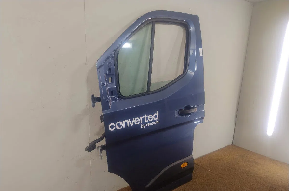 Porte avant gauche Renault MASTER IV Camion plate-forme-Châssis Blue dci 150 (2024) occasion