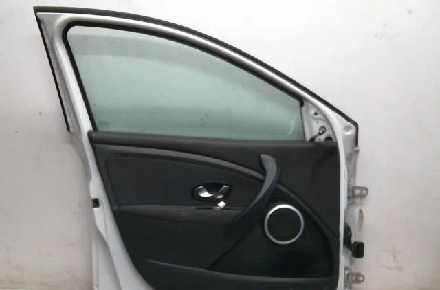 Porte avant gauche Renault MEGANE III 3-5 portes (BZ0-1_, B3_) 1.5 dci (bz09, bz0d, bz1w, bz29, bz14) (2009) 5 portes oc