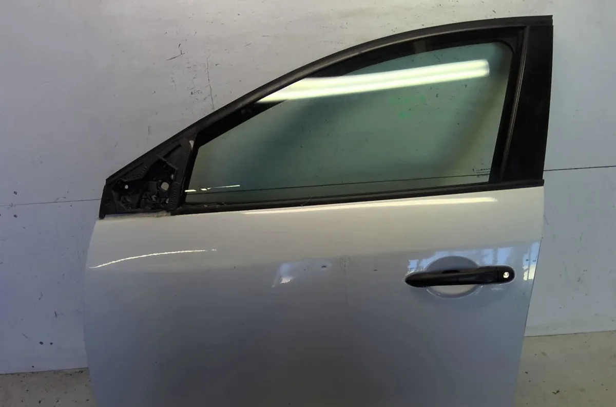 Porte avant gauche Renault MEGANE III Grandtour (KZ0-1) 1.5 dci (kz0c, kz1a) (2009) occasion