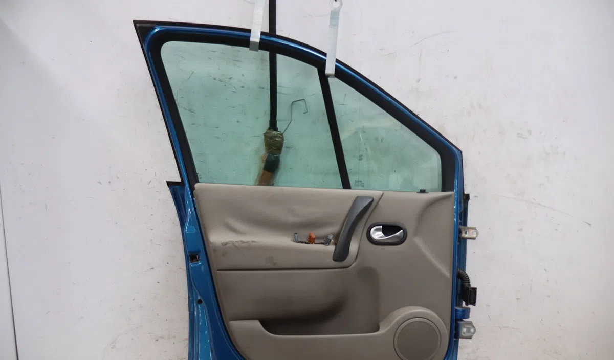 Porte avant gauche Renault SCÉNIC II (JM0-1_) 1.6 16v (jm1r) (2005-2008) occasion