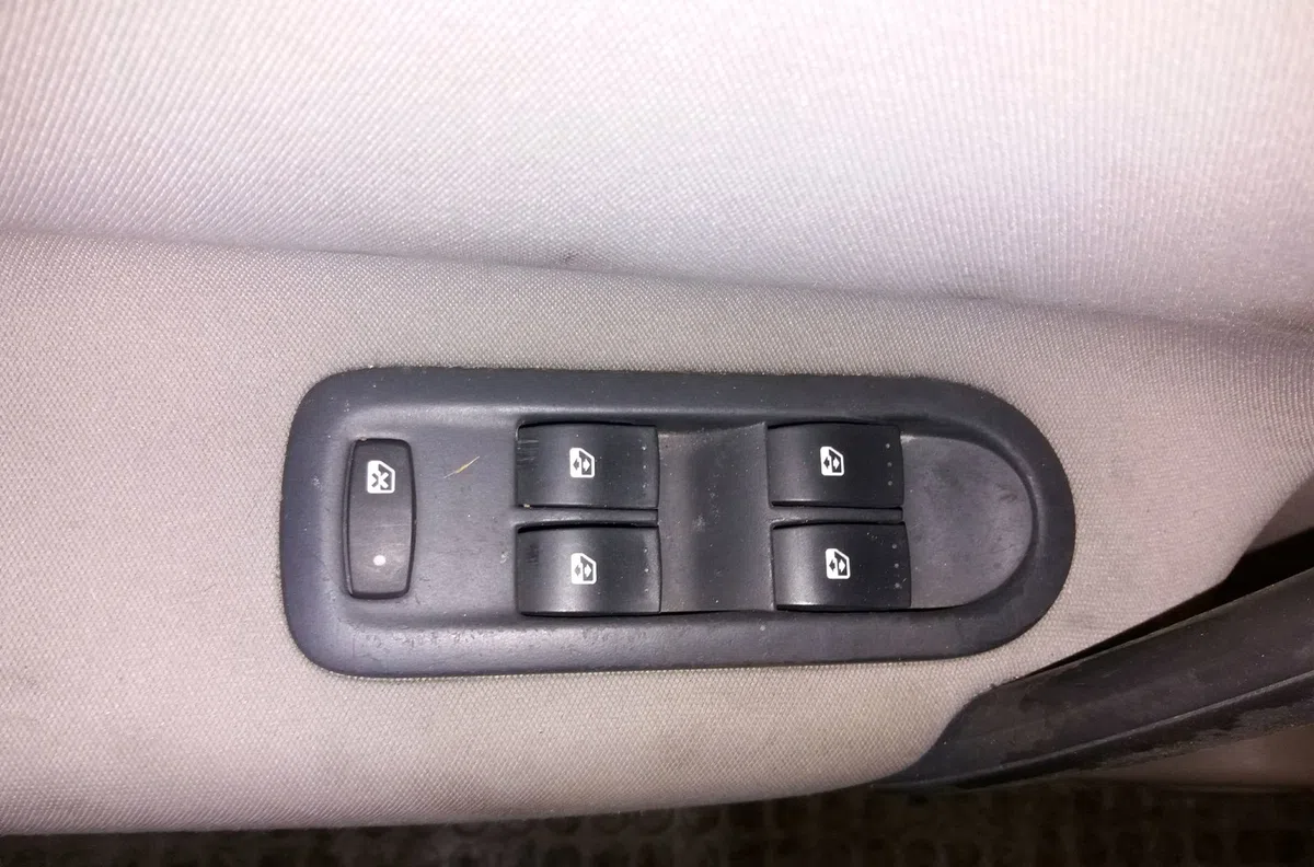 Porte avant gauche Renault SCÉNIC II (JM0-1_) 1.6 (jm0c, jm0j, jm1b) (2003-2006) 5 portes occasion
