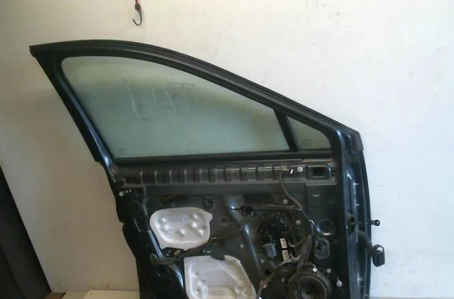 Porte avant gauche Renault SCÉNIC III (JZ0-1_) 1.5 dci (2009) 5 portes occasion