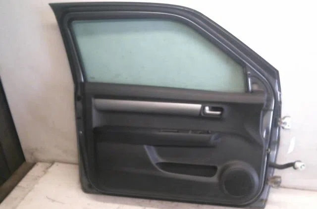 Porte avant gauche Suzuki SWIFT III (MZ, EZ) 1.3 ddis (rs 413d) (2005) 5 portes occasion