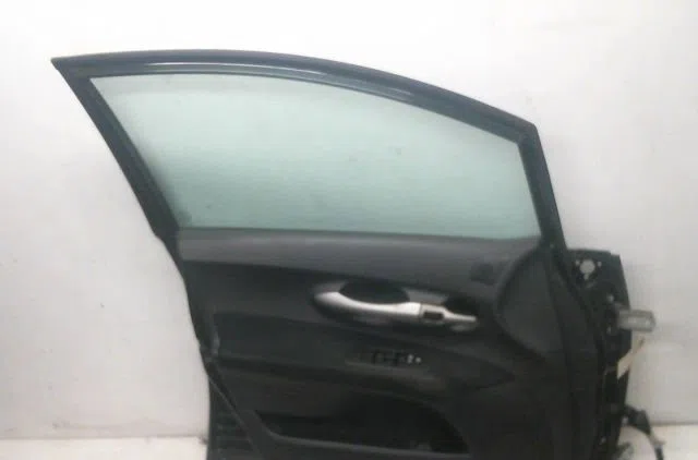 Porte avant gauche Toyota AURIS (_E15_) 1.4 d-4d (nde150_) (2007-2012) 3 portes occasion