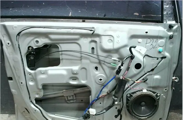 Porte avant gauche Toyota AVENSIS VERSO (_M2_) 2.0 (acm20_) (2001-2009) occasion