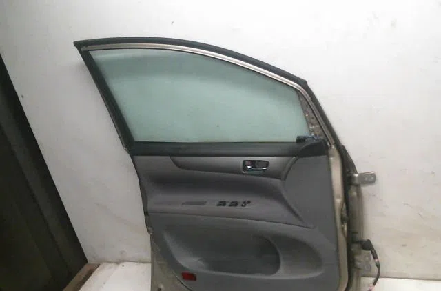 Porte avant gauche Toyota AVENSIS VERSO (_M2_) 2.0 d (clm20_) (2001-2005) occasion