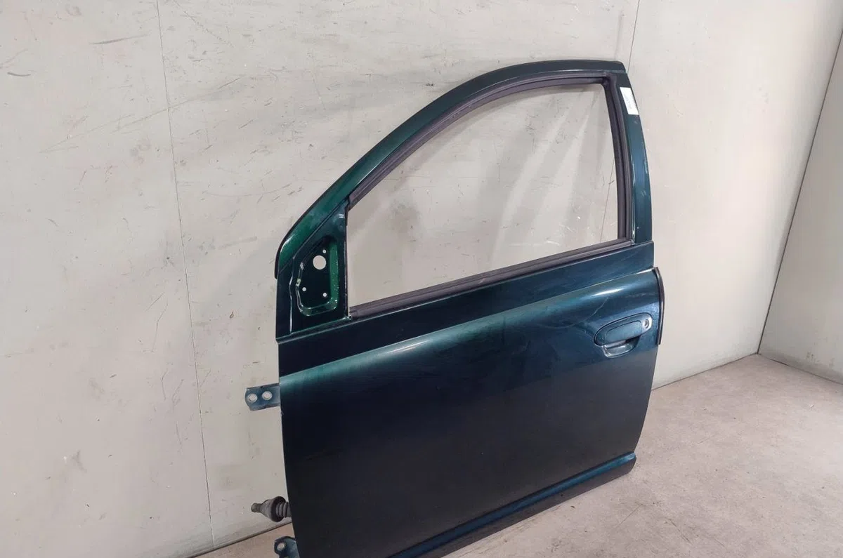 Porte avant gauche Toyota YARIS (_P1_) 1.3 (ncp10_, scp12_) (1999-2005) occasion
