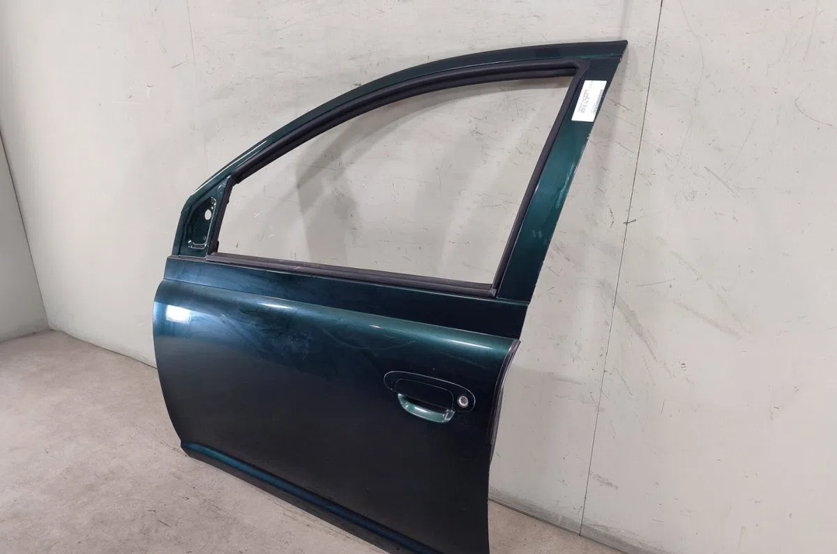 Porte avant gauche Toyota YARIS (_P1_) 1.3 (ncp10_, scp12_) (1999-2005) occasion