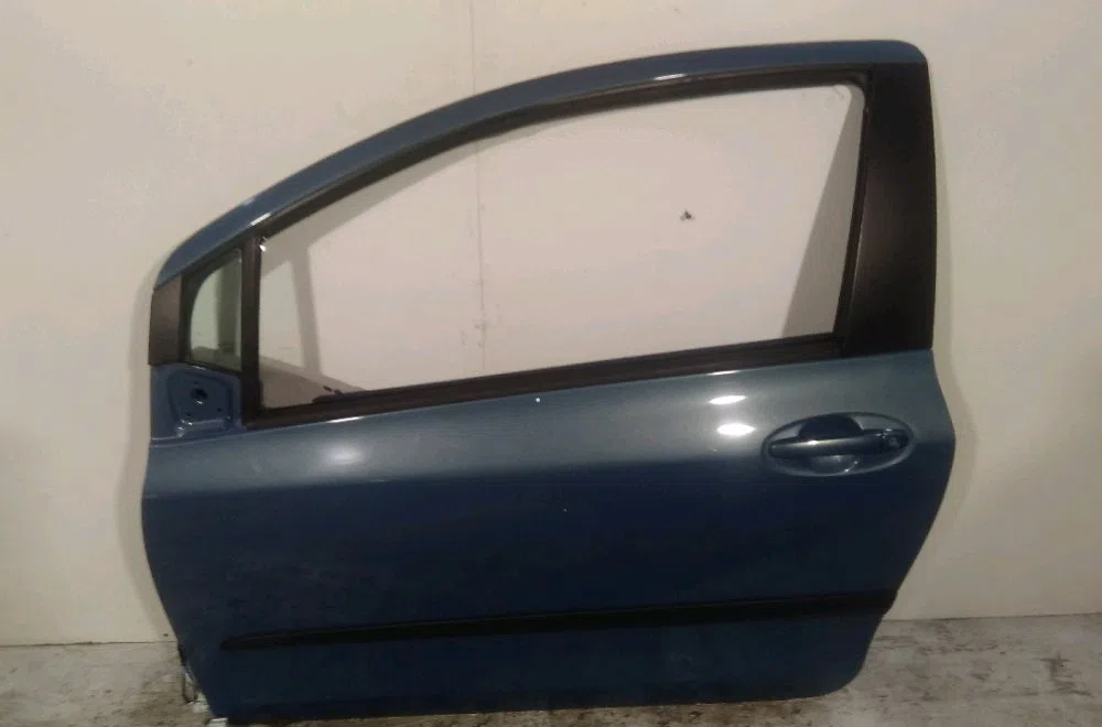 Porte avant gauche Toyota YARIS (_P9_) 1.4 d-4d (nlp90_) (2005-2012) occasion