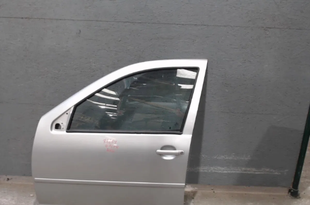 Porte avant gauche Volkswagen GOLF IV (1J1) 1.9 tdi 4motion (2000-2005) occasion