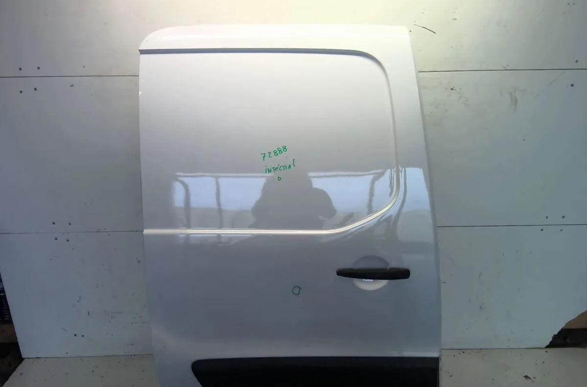 Porte coulissante d Citroen BERLINGO Camionnette-Monospace (B9) 1.6 hdi 90 16v (2008) 3 portes occasion
