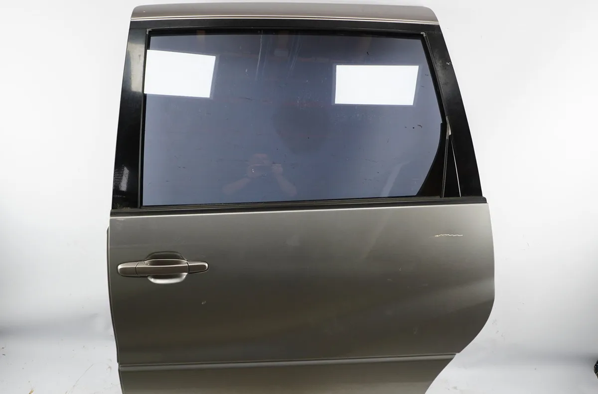 Porte coulissante g Toyota PREVIA II (_R3_) 2.0 d-4d (clr30_) (2001-2006) occasion