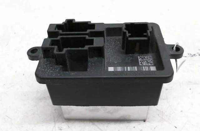 Resistance de chauffage Peugeot 3008 SUV (MC_, MR_, MJ_, M4_) 1.2 hybrid 136 (mrhpye) (2023) occasion