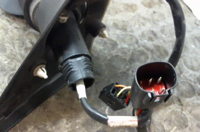 Retroviseur exterieur electrique gauche Ford KA (RB_) 1.3 i rocam (2002-2008) 3 portes occasion
