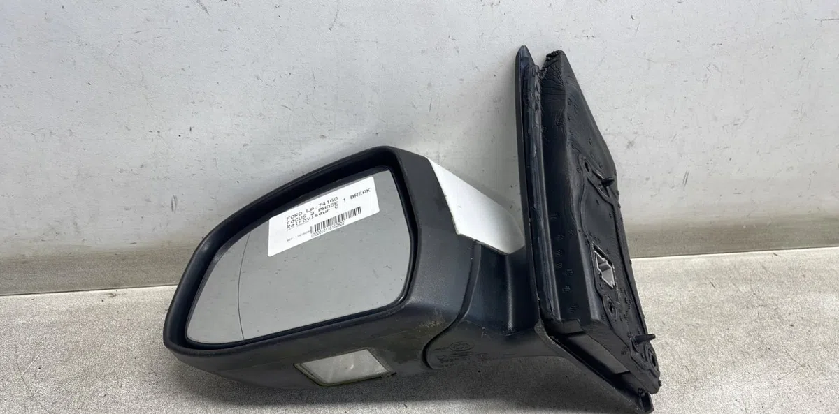 Retroviseur exterieur gauche Ford FOCUS III Turnier 2.0 tdci (2010) occasion