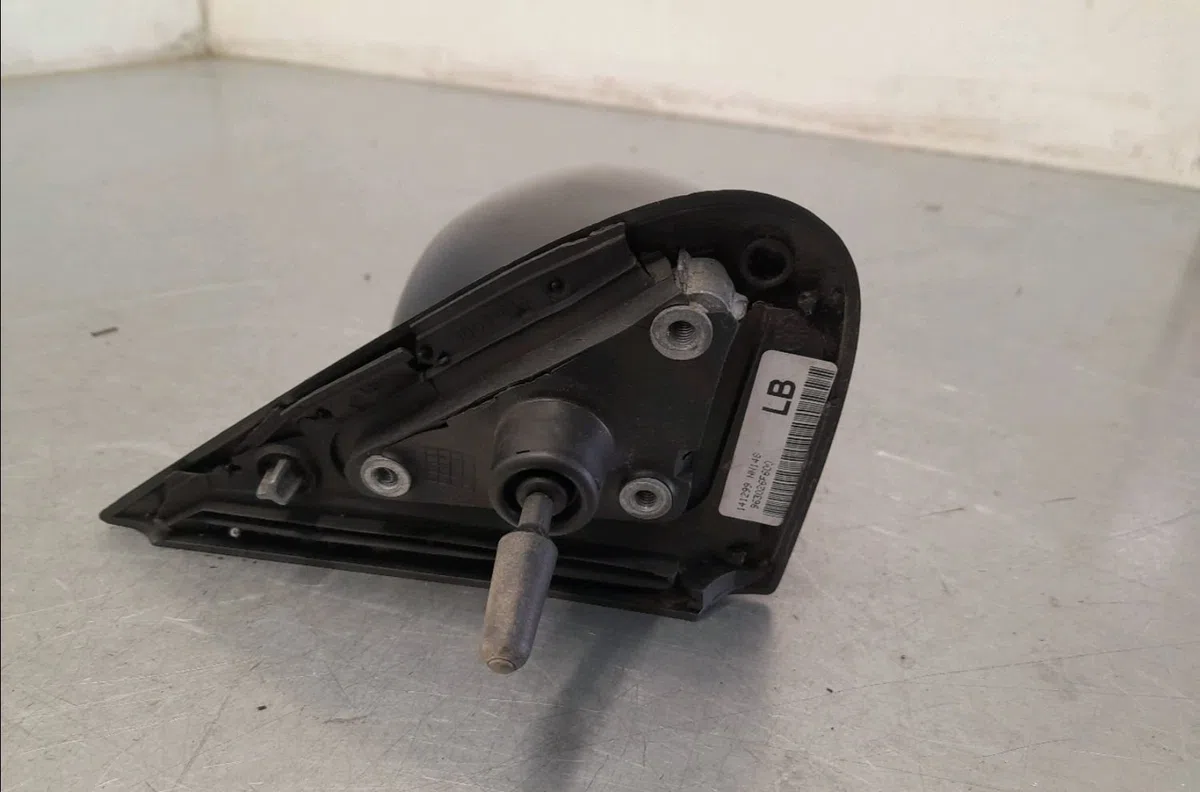 Retroviseur exterieur gauche Nissan MICRA II (K11) 1.0 i 16v (1992-2000) occasion