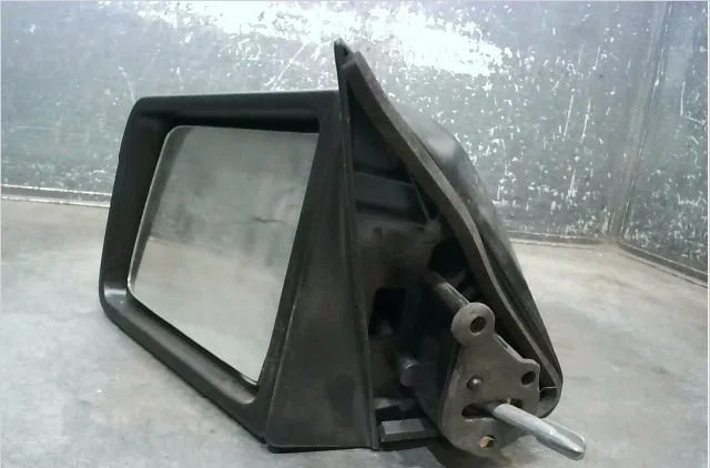 Retroviseur exterieur gauche Opel CORSA A 3-5 portes (S83) 1.0 (f08, m08, f68, m68) (1982-1993) occasion