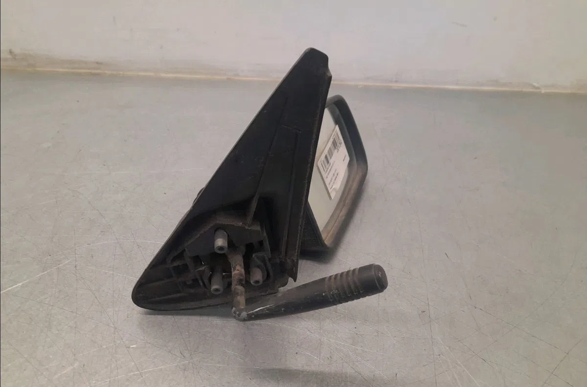 Retroviseur exterieur gauche Peugeot 205 II (20A-C) 1.9 diesel (1987-1998) occasion