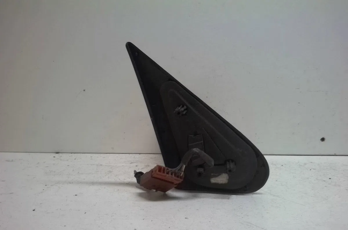 Retroviseur exterieur gauche Peugeot 306 3-5 portes (7A, 7C, N3, N5) 2.0 hdi 90 (1999-2002) occasion