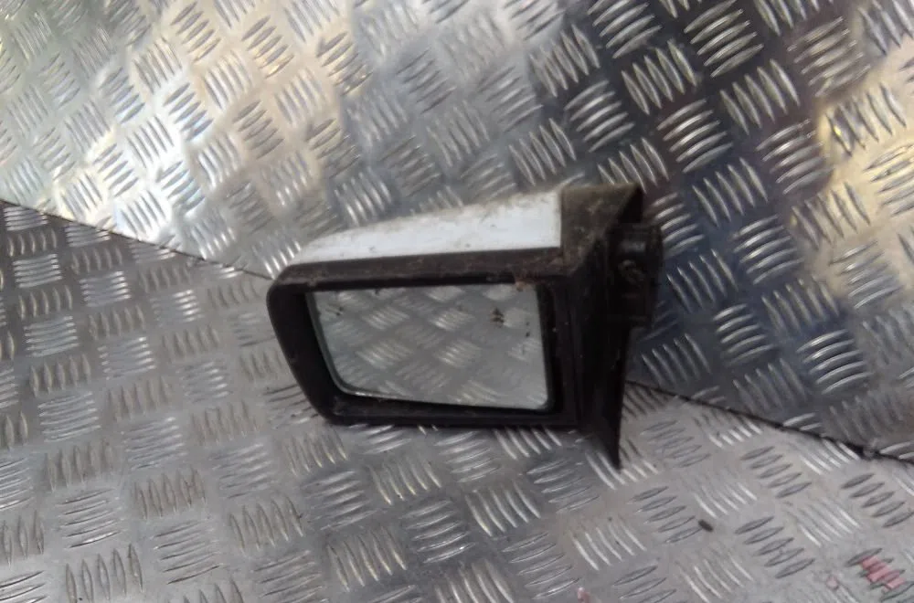 Retroviseur exterieur manuel droit Opel CORSA A 3-5 portes (S83) 1.2 s (f08, m08, f68, m68) (1982-1990) occasion