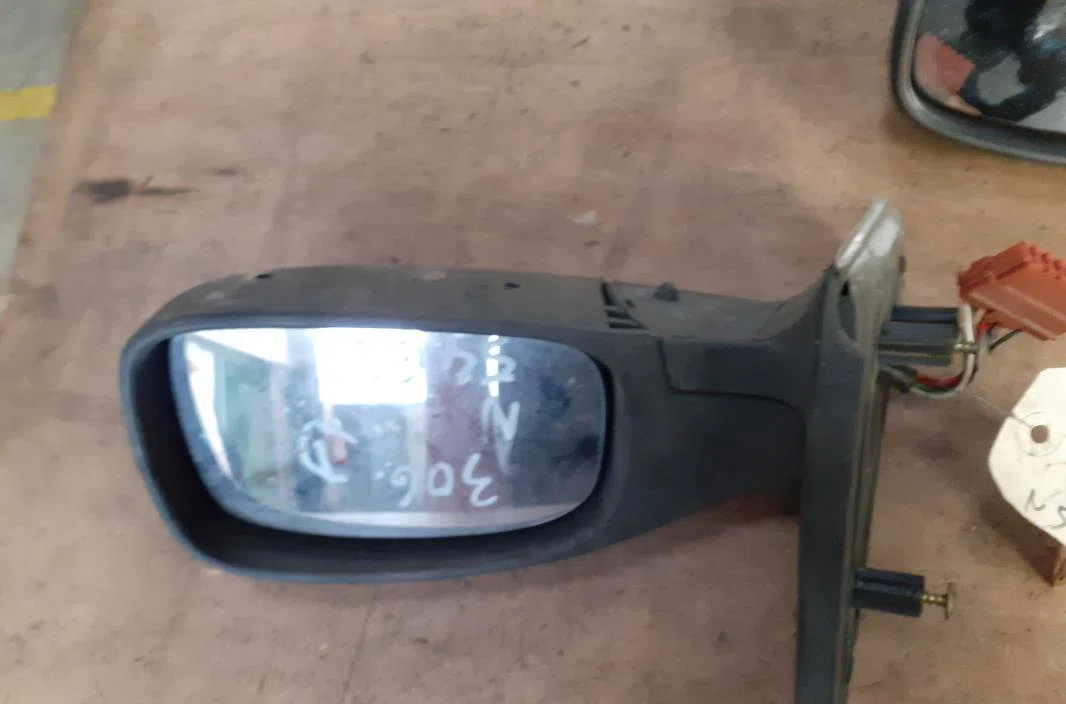 Retroviseur exterieur manuel droit Peugeot 306 (7B, N3, N5) 1.9 srdt (1994-2001) occasion