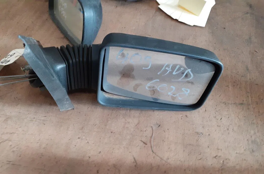 Retroviseur exterieur manuel droit Peugeot 405 I (15B) 1.9 sport mi-16 (1987-1992) occasion