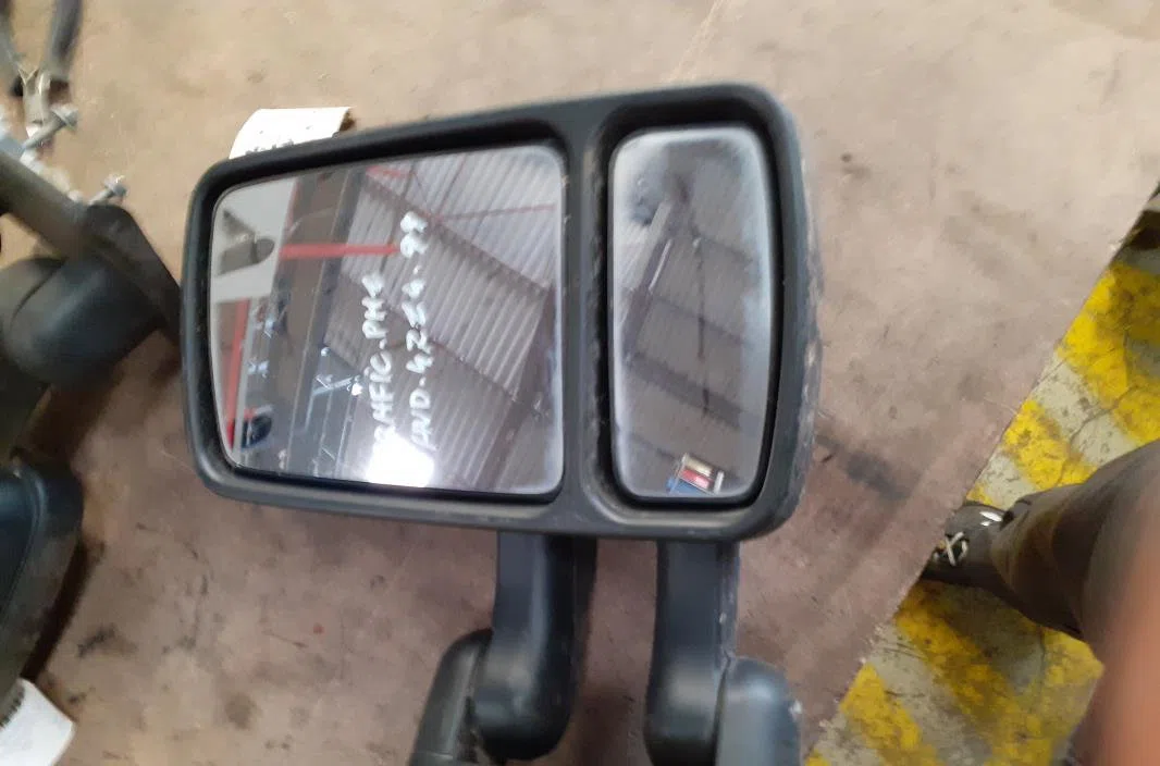 Retroviseur exterieur manuel droit Renault TRAFIC Camionnette (TXX) 1.9 d (1997-2001) occasion