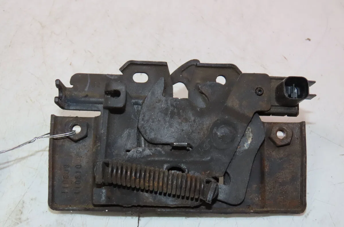 Serrure capot Ford FIESTA VI (CB1, CCN) 1.6 tdci (2008-2012) occasion