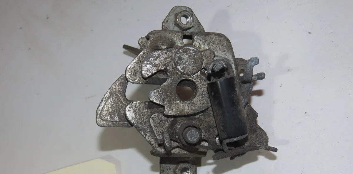 Serrure capot Ford KA (RU8) 1.2 (2008-2016) 3 portes occasion