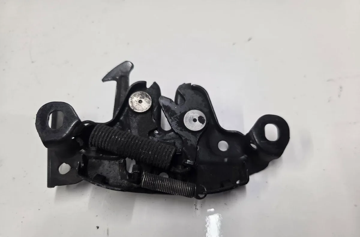Serrure capot NISSAN NV200 occasion