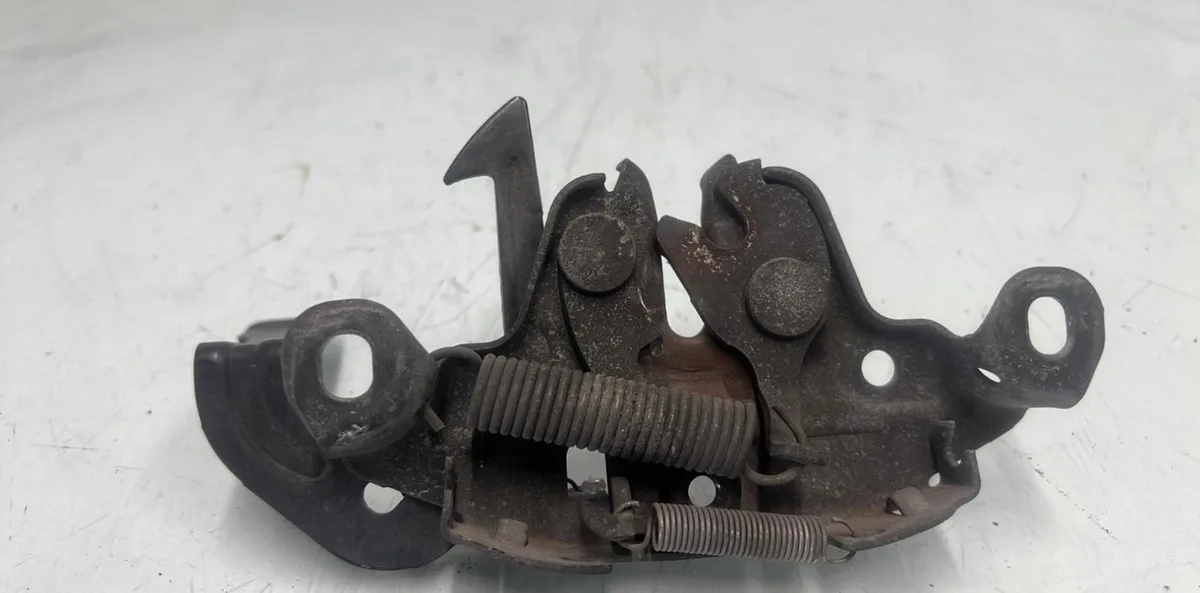 Serrure capot NISSAN PICK-UP 3 PHASE 2 occasion