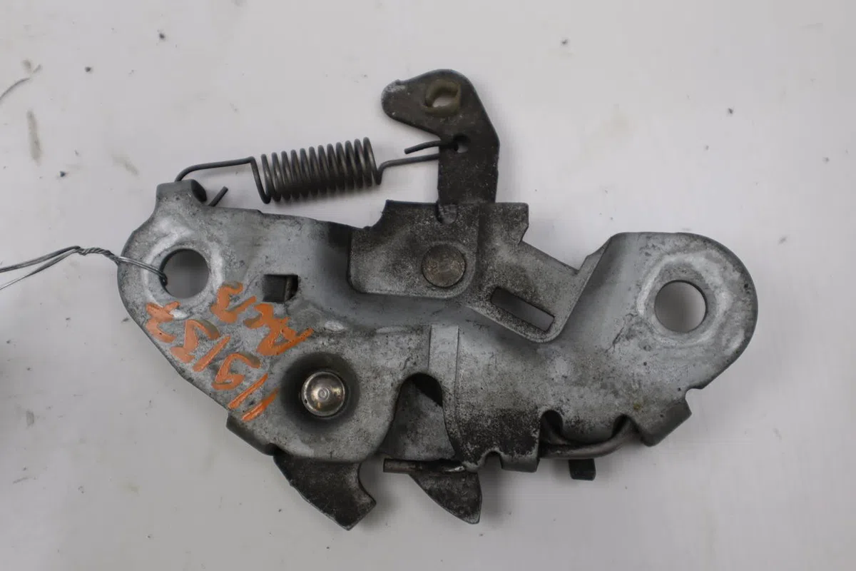 Serrure capot Peugeot 106 I (1A, 1C) 1.1 (1991-1996) occasion