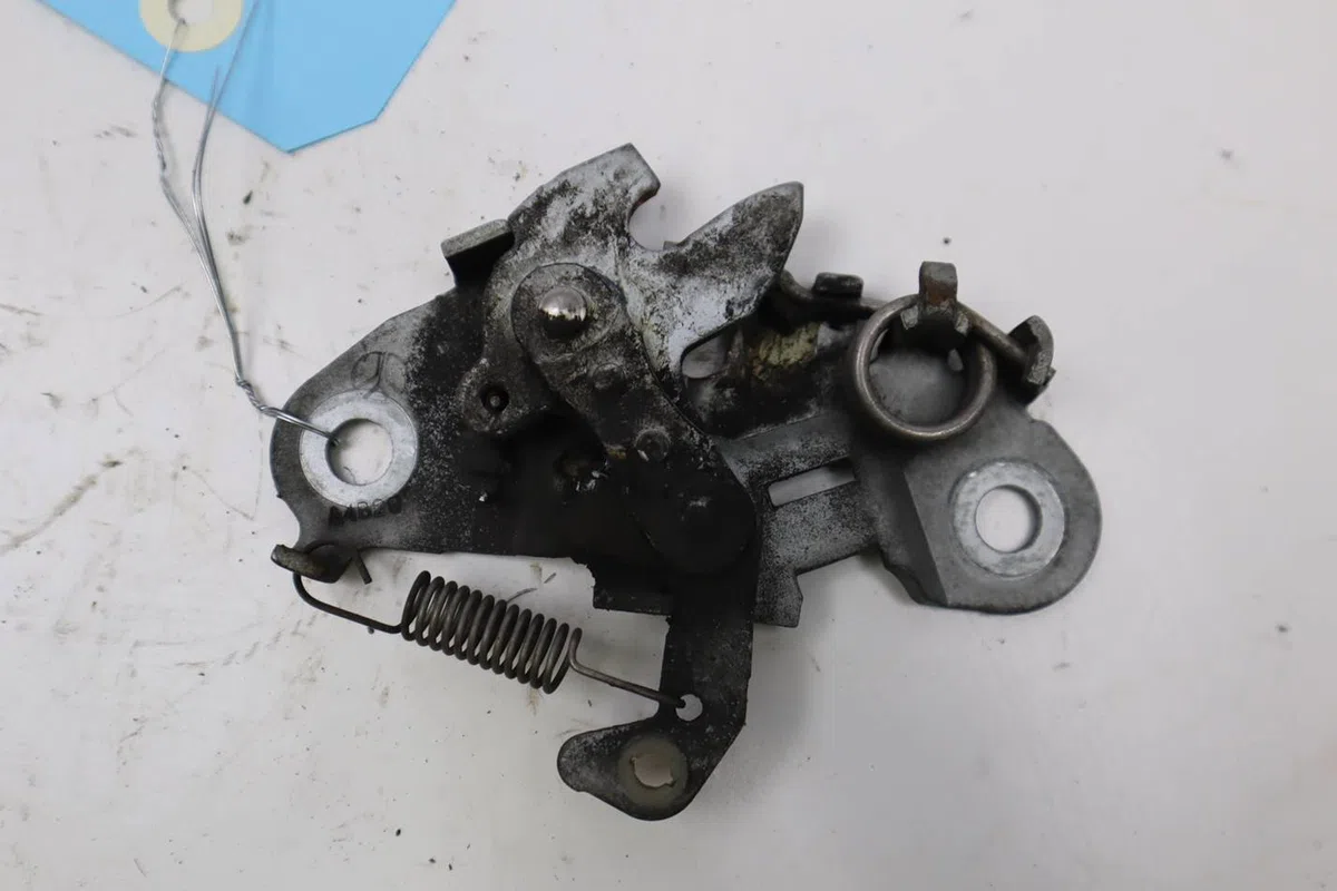 Serrure capot Peugeot 106 I (1A, 1C) 1.1 (1991-1996) occasion