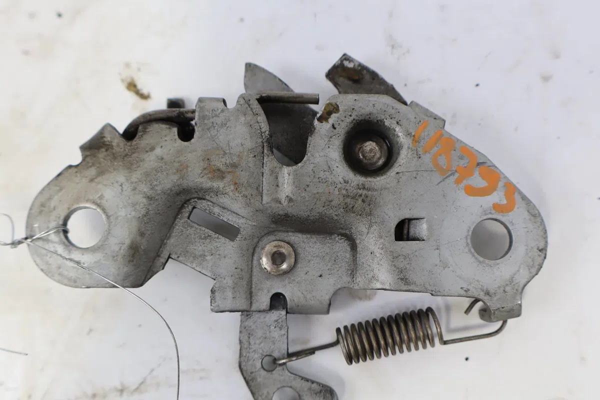 Serrure capot Peugeot 405 II (4B) 1.8 (1992-1995) occasion