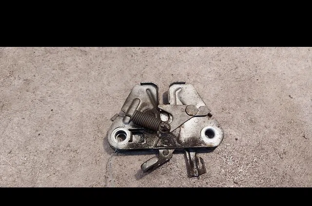 Serrure capot Renault CLIO I (B-C57_, 5-357_) 1.4 (1991-1998) occasion