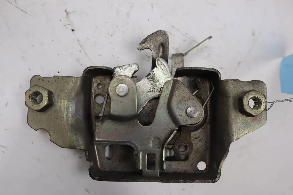 Serrure capot Renault CLIO III (BR0-1, CR0-1) 1.2 16v (br0p, cr0p) (2007-2014) occasion